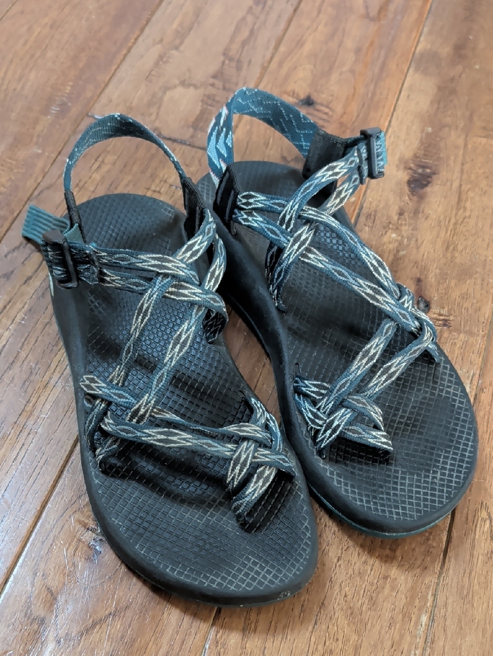 Chaco ZX/2 Classic Outdoor Strappy Women's Sandals in Black and Green